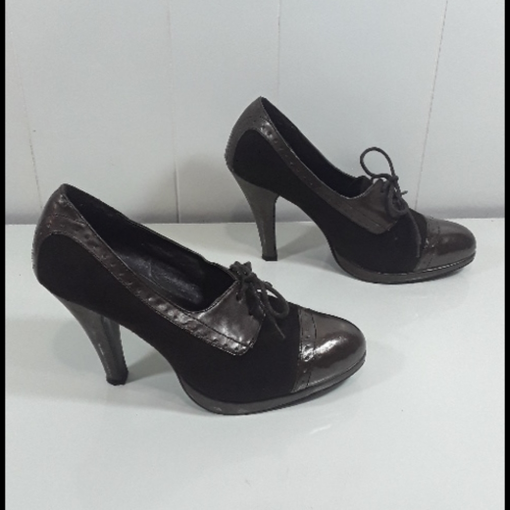 Bolaro heeled booties by summer Rio size 8